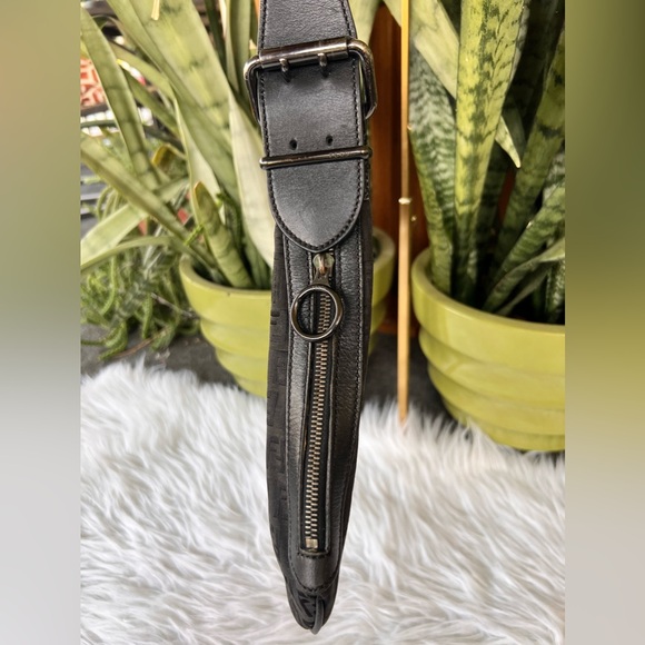 Fendi Oyster Shoulder Bag - Picture 3 of 7